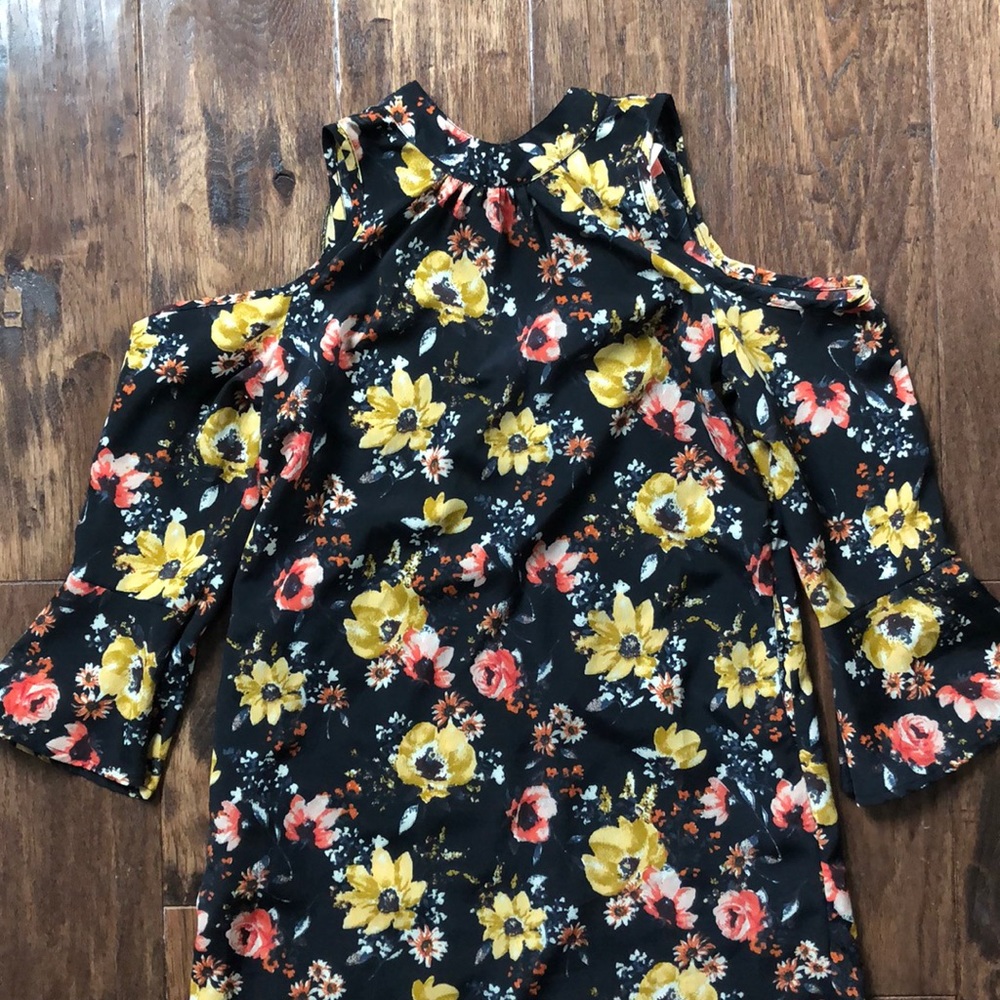 zoe & it’s floral dress - Picture 2 of 3
